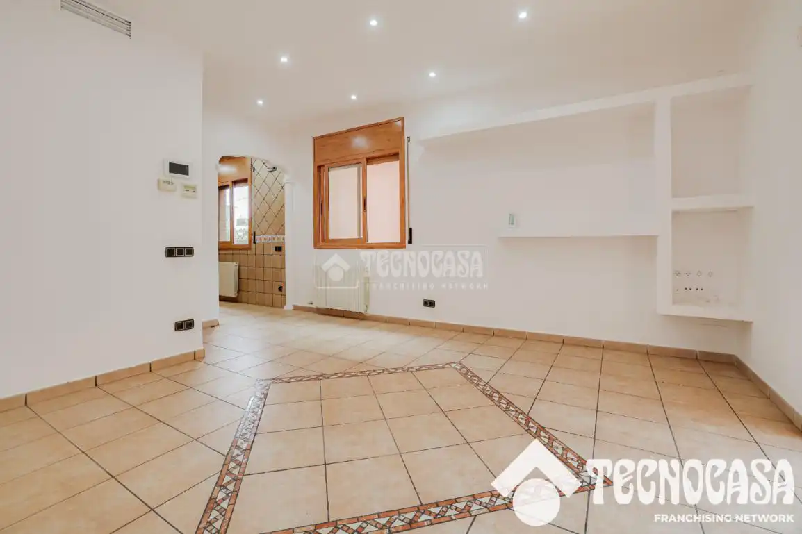 Exterior view of Houses for sale in Santa Coloma de Gramenet  with Air Conditioner, Heating and Terrace