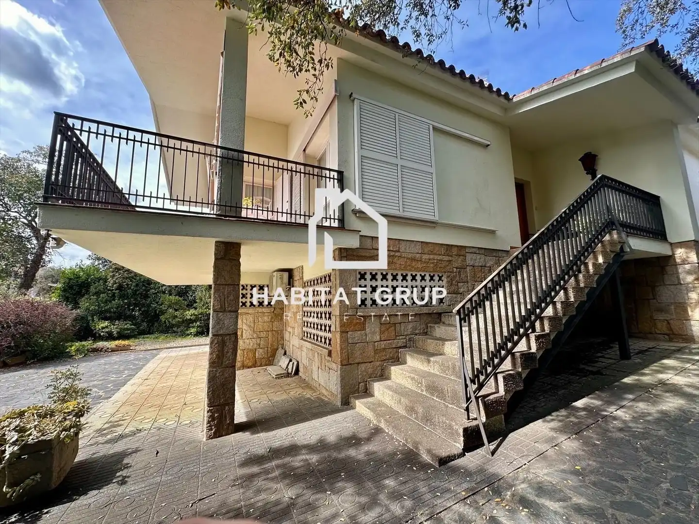 Vista exterior de Casa o xalet en venda en Santa Coloma de Farners amb Aire condicionat, Calefacció i Jardí privat