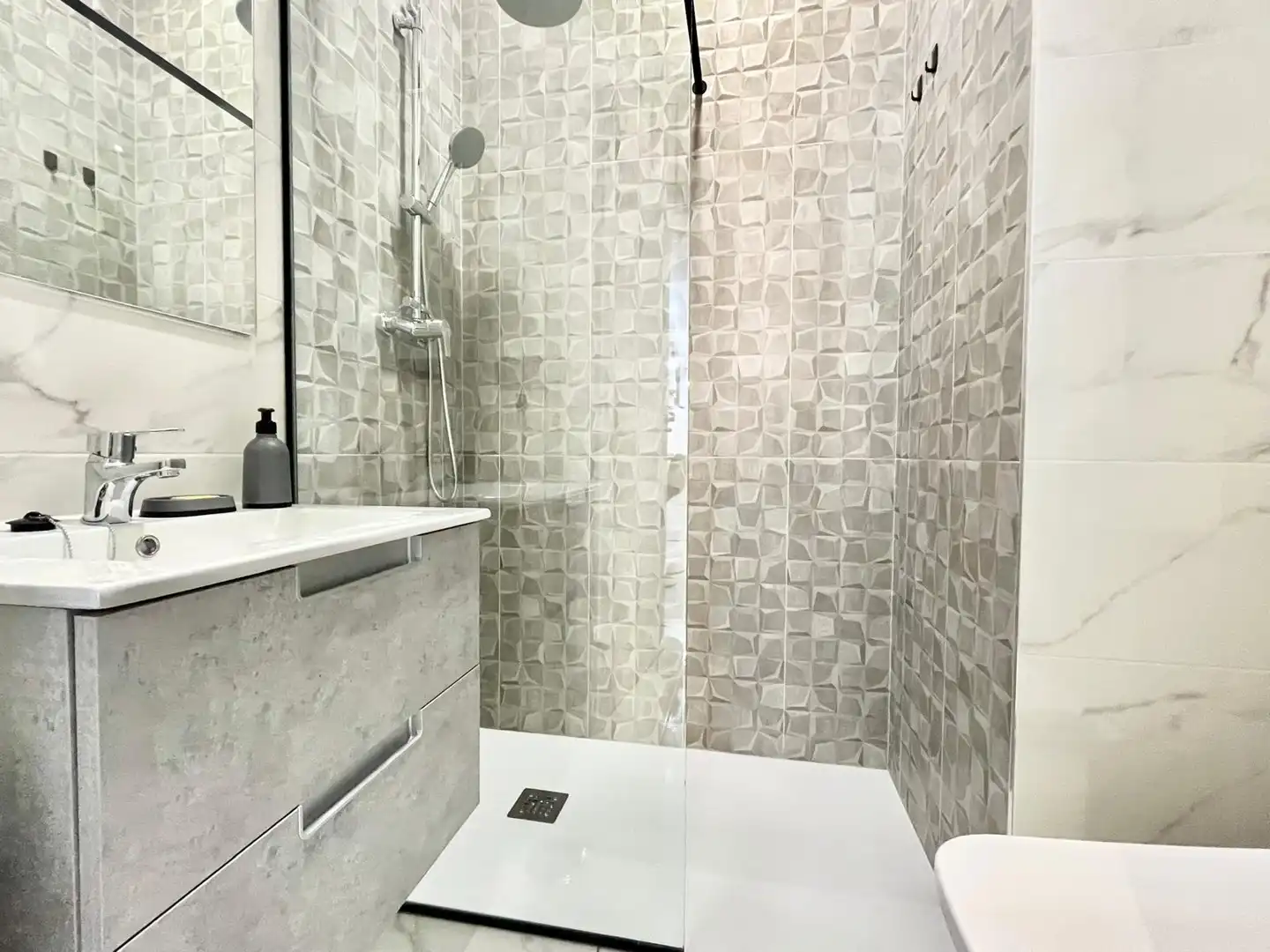 Bathroom of Apartments for rent in Torrevieja  with Air Conditioner, Heating and Furnished