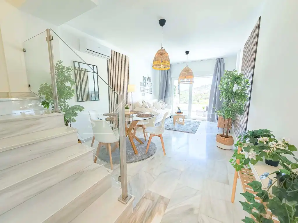 Casa adosada en venta en Nerja con Aire acondicionado, Terraza y Amueblado
