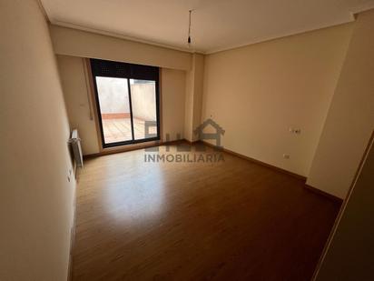 Dormitori de Apartament en venda en San Cibrao das Viñas amb Calefacció, Terrassa i Traster