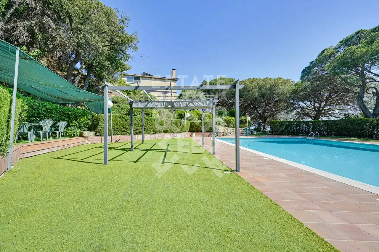 Garten von Einfamilien-Reihenhaus zum Verkauf in Mataró mit Klimaanlage, Heizung und Terrasse