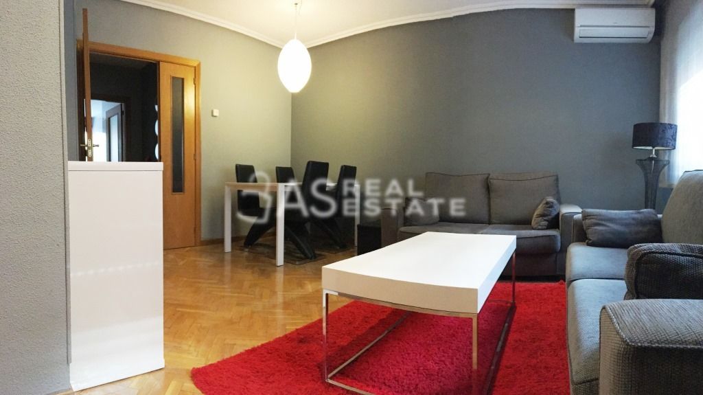 Sala d'estar de Pis en venda en  Madrid Capital amb Aire condicionat