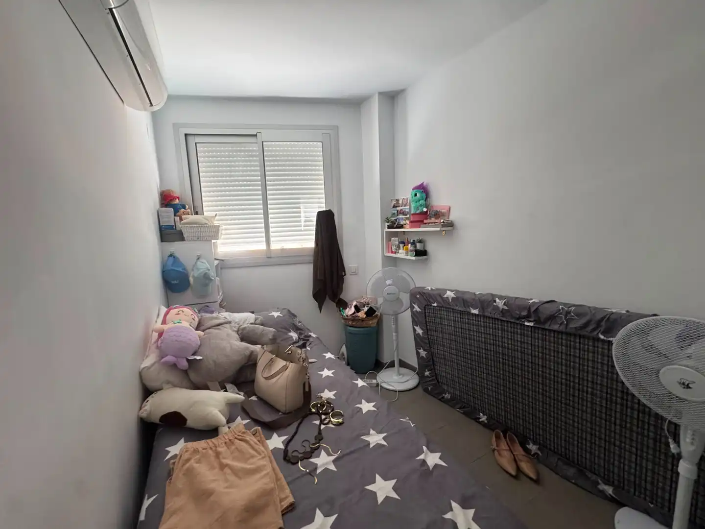 Schlafzimmer von Dachboden zum Verkauf in Badalona mit Klimaanlage, Heizung und Terrasse