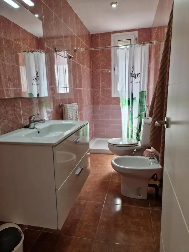 Baño de Piso de alquiler en Moncada con Aire acondicionado, Calefacción y Amueblado
