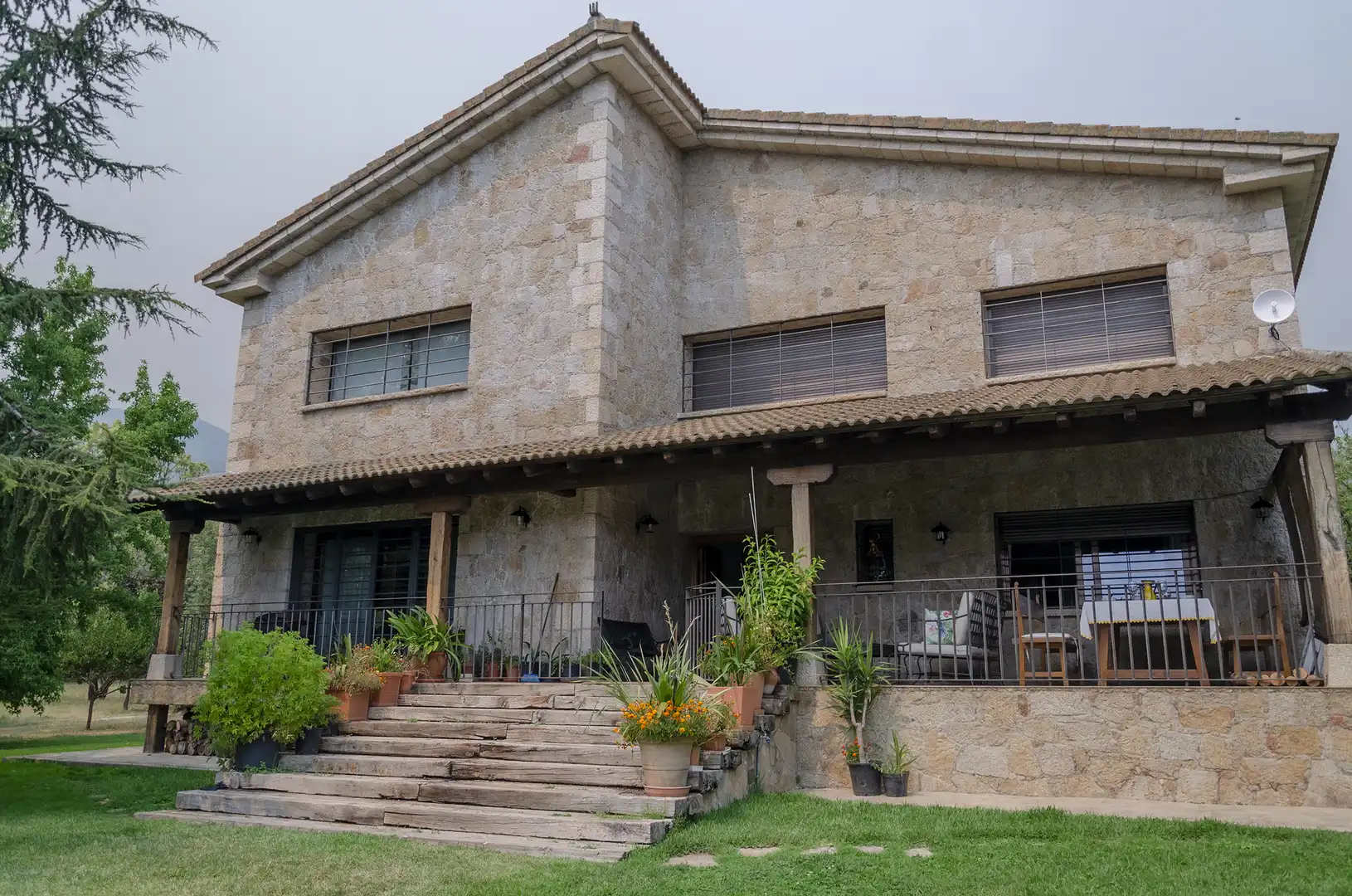 Vista exterior de Finca rústica en venta en La Adrada  con Jardín privado, Terraza y Piscina