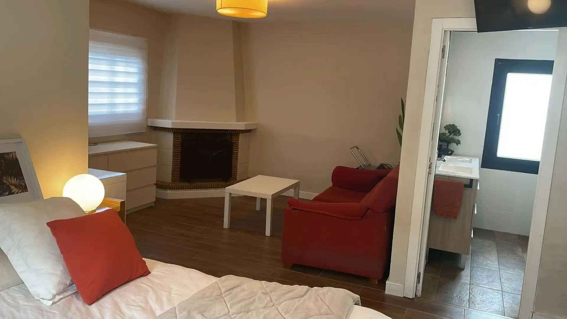 Schlafzimmer von Haus oder Chalet zum Verkauf in Algeciras mit Klimaanlage, Heizung und Privatgarten