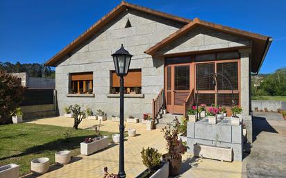 Vista exterior de Casa o xalet en venda en Vilaboa amb Jardí privat