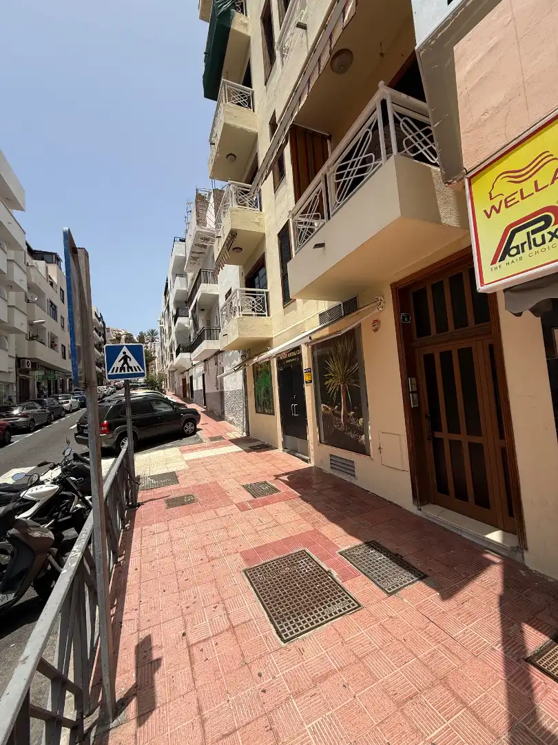 Vista exterior de Piso en venta en Arona con Horno, Microondas y Balcón