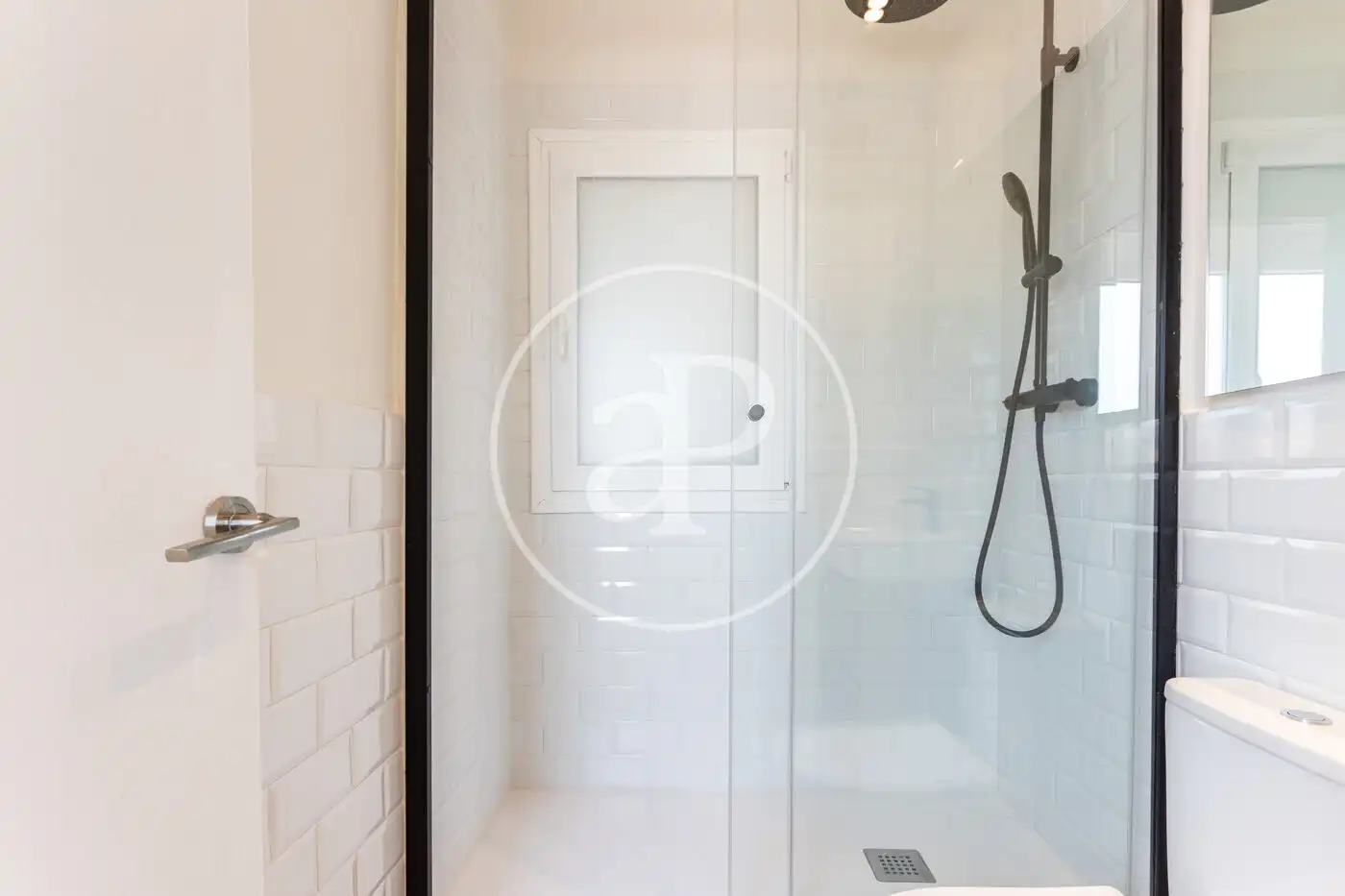 Bathroom of Flat for rent in Barcelona  with Air Conditioner, Heating and Terrace