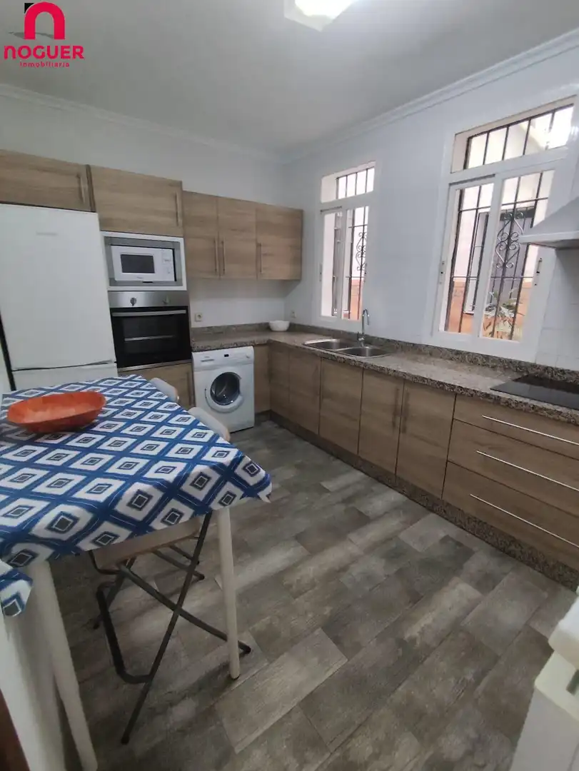 Cocina de Piso para compartir en Córdoba con Aire acondicionado y Amueblado