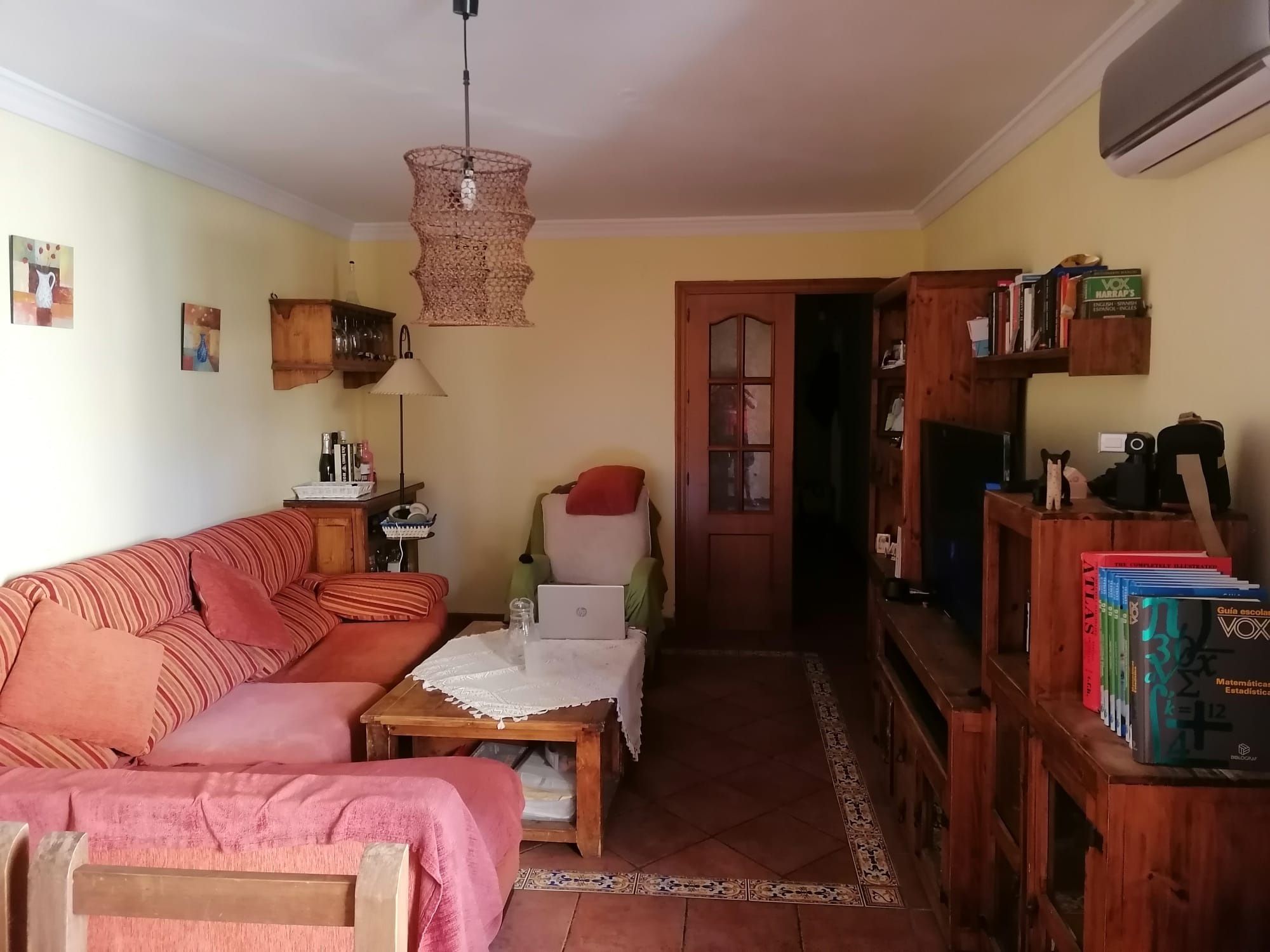 Sala d'estar de Pis en venda en Marbella amb Aire condicionat, Terrassa i Moblat