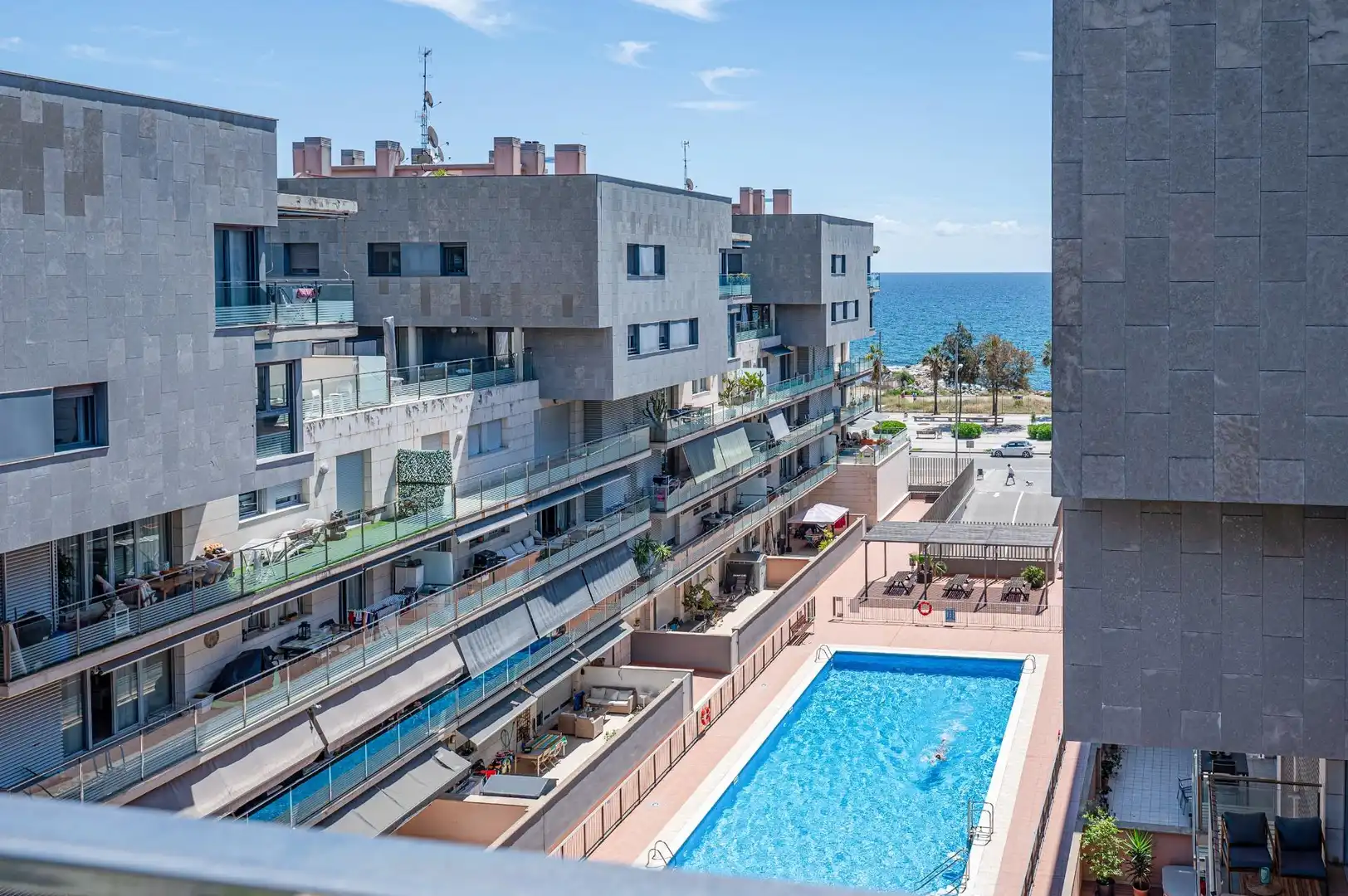 Swimming pool of Attic for sale in Badalona  with Air Conditioner, Heating and Terrace