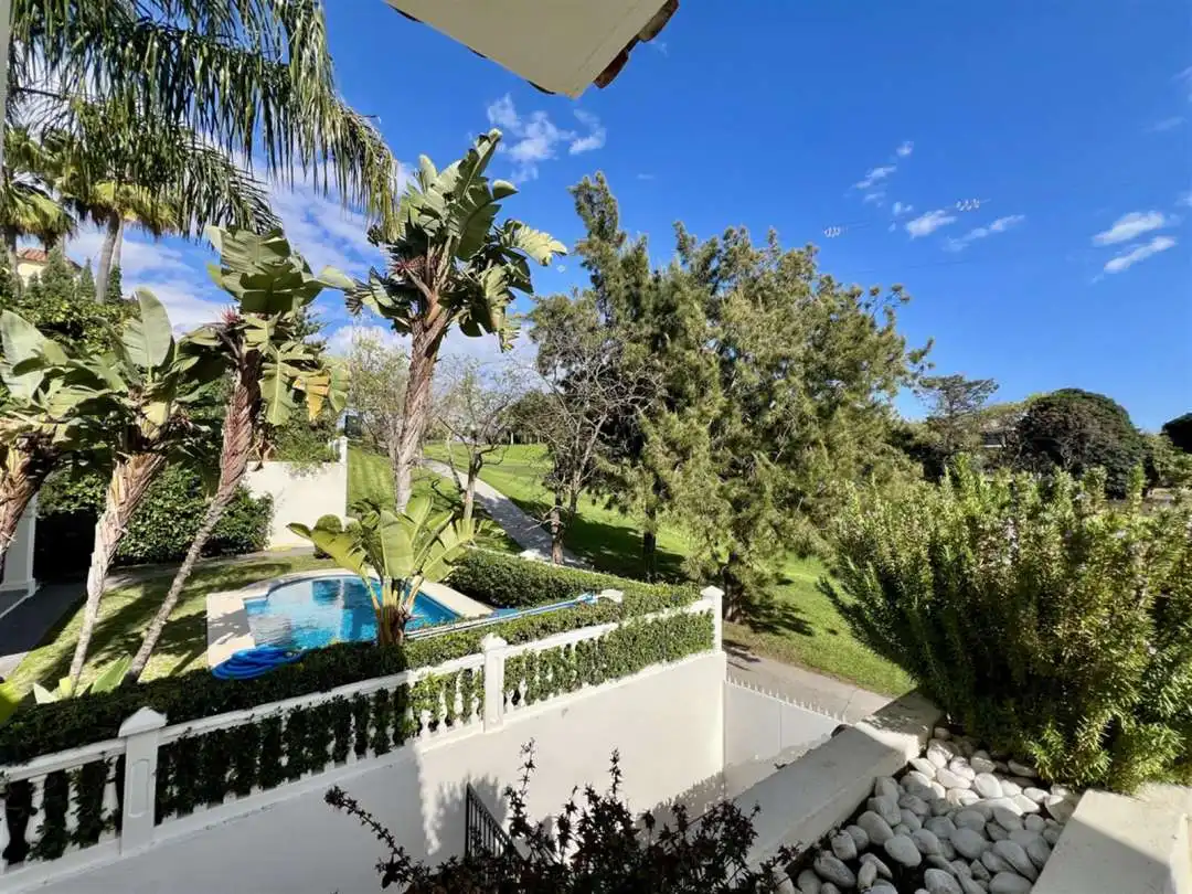 Vista exterior de Casa o chalet en venta en Marbella con Jardín privado, Terraza y Trastero