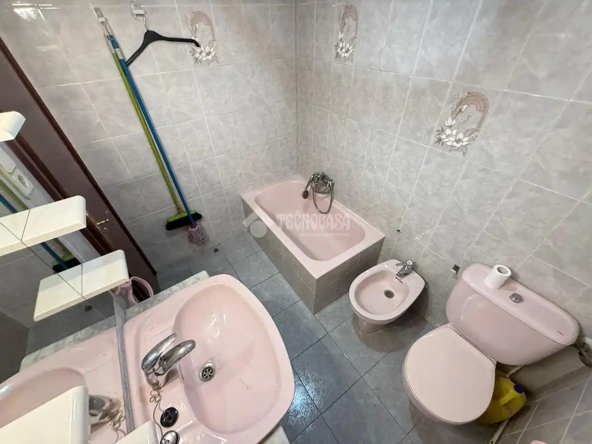 Bathroom of Flat for sale in Zaragoza  with Heating