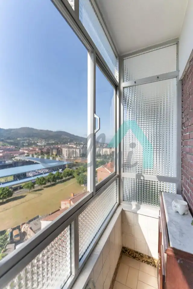 Terrassa de Pis de lloguer en Oviedo  amb Calefacció, Parquet i Terrassa