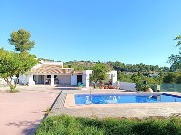 Casa rústica amb piscina en venda a Benissa pueblo