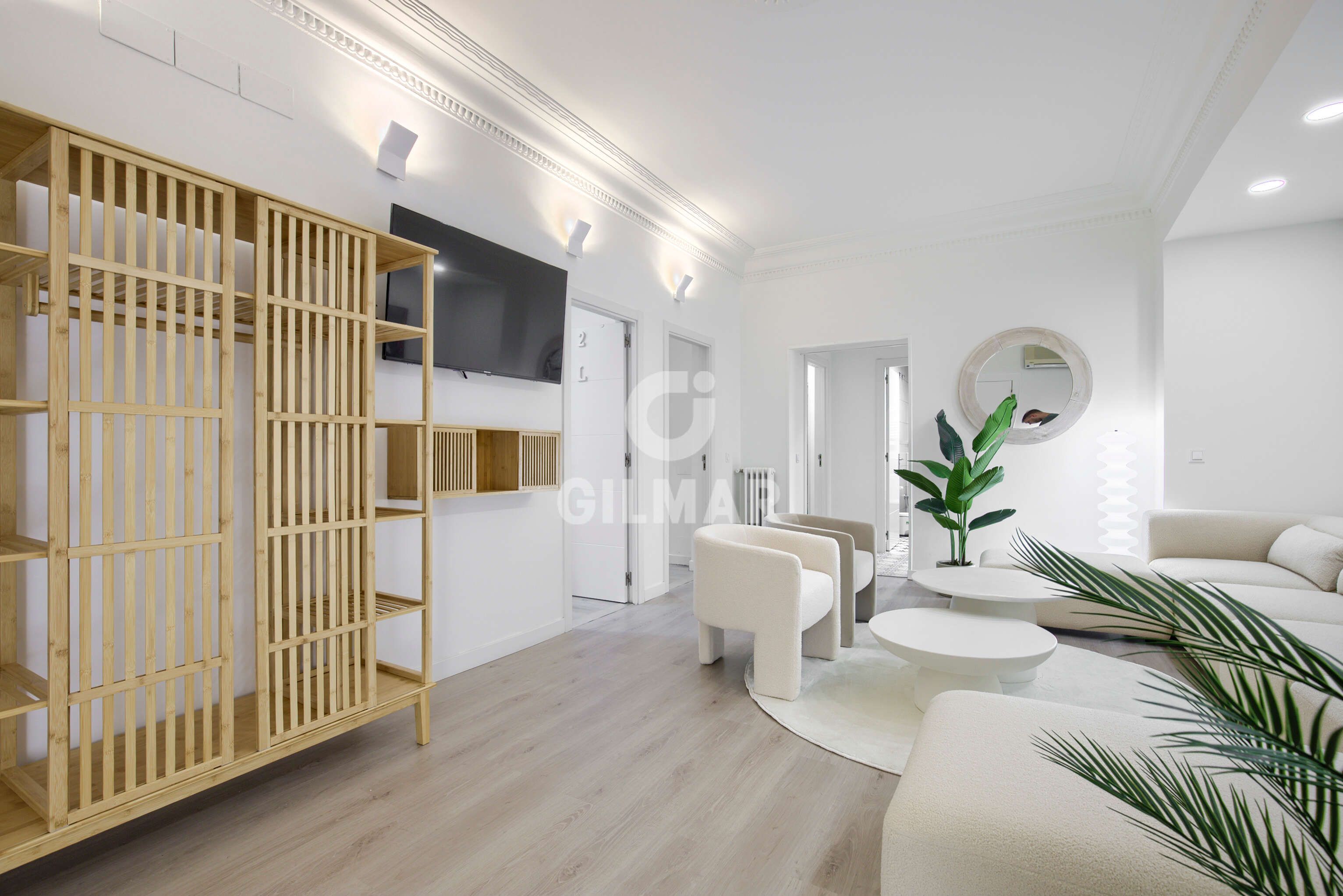 Living room of Flat for sale in  Madrid Capital  with Heating and Furnished