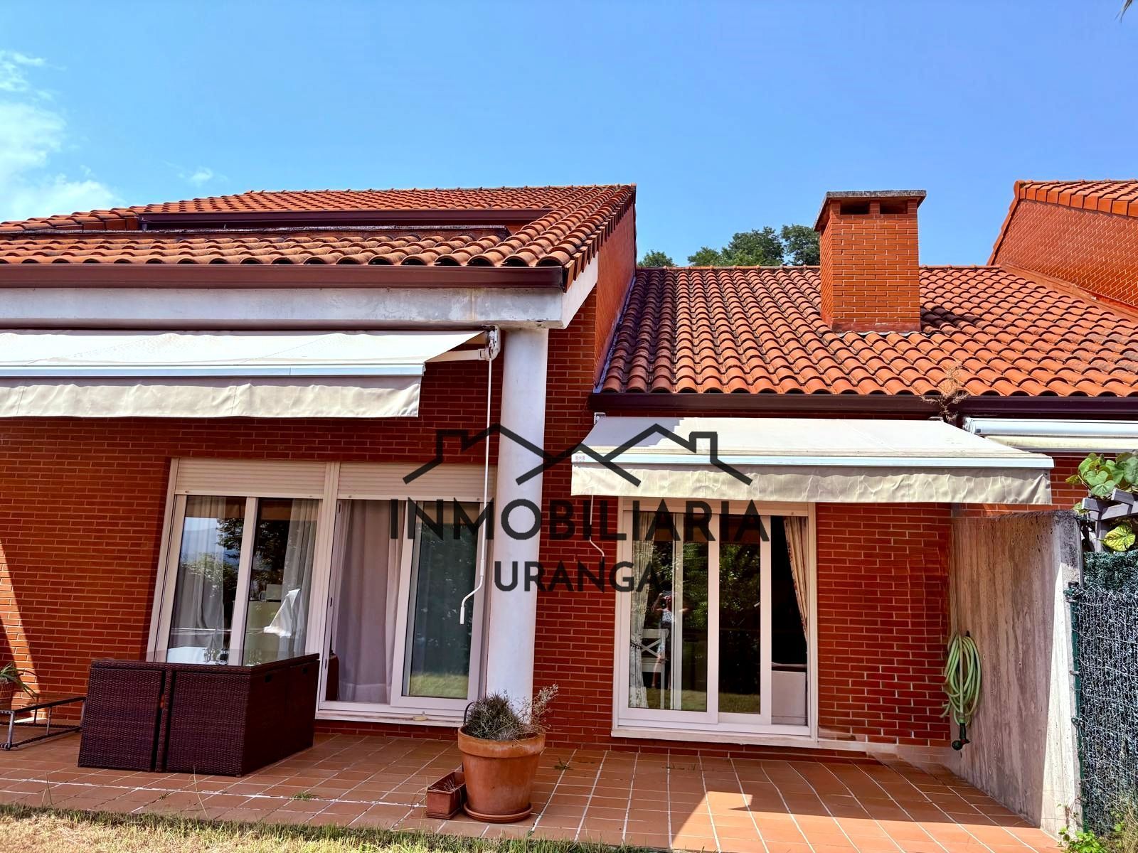 Vista exterior de Casa o xalet en venda en Hazas de Cesto amb Calefacció, Jardí privat i Terrassa