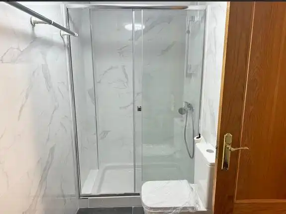 Bathroom of Flat for share in Madrid  with Furnished