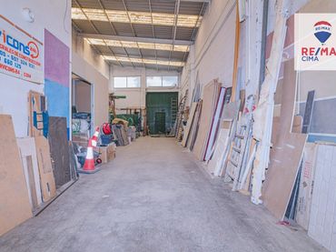 Industrial building for sale in Calle De los Pinos