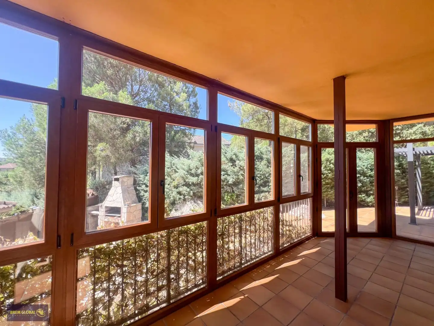 Terrassa de Casa o xalet en venda en El Berrueco amb Calefacció, Jardí privat i Alarma