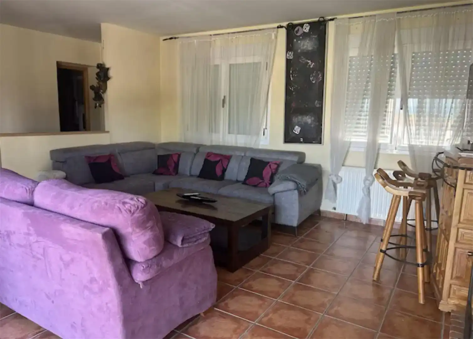 Sala d'estar de Casa o xalet en venda en Lucillos amb Aire condicionat, Traster i Moblat