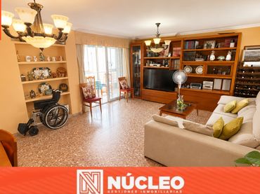 Appartamento con piscina in affitto a Carrer Esportista Juan Matos