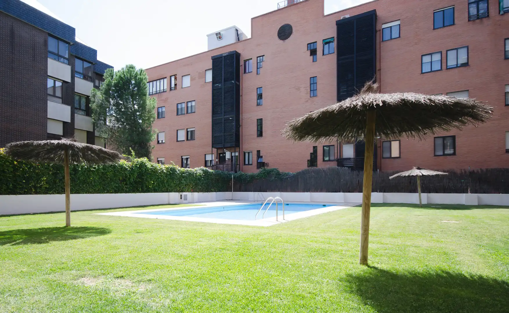 Swimming pool of Flat for rent in Madrid  with Air Conditioner, Heating and Terrace