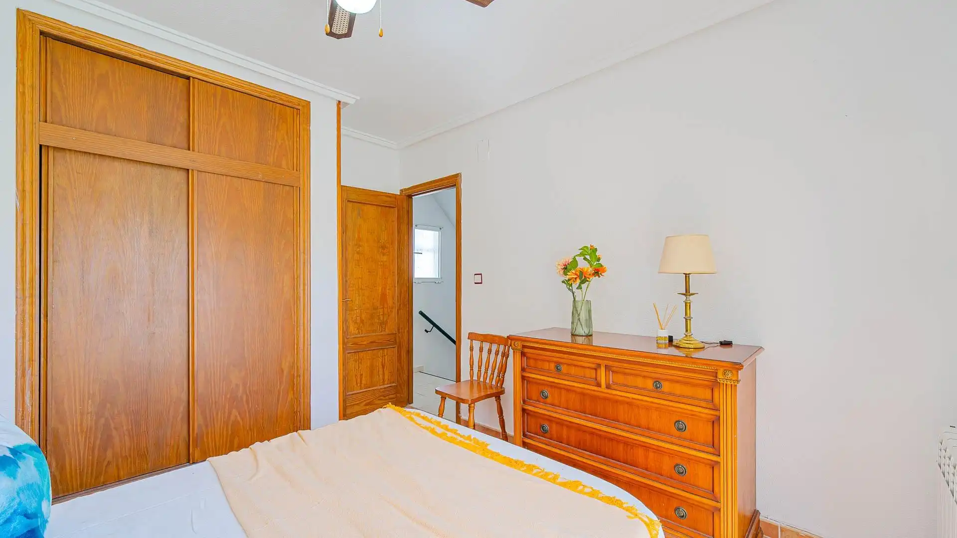 Habitación de Casa adosada en venta en Orihuela con Aire acondicionado, Calefacción y Jardín privado