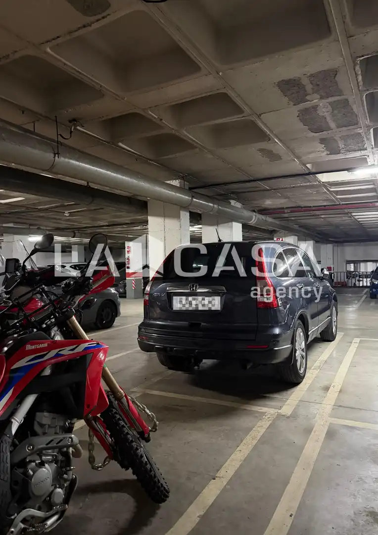 Parking de Piso en venta en Badalona con Calefacción, Trastero y Balcón