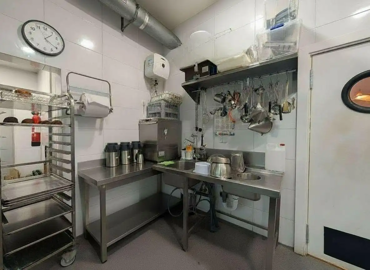 Cocina de Local de alquiler en El Papiol