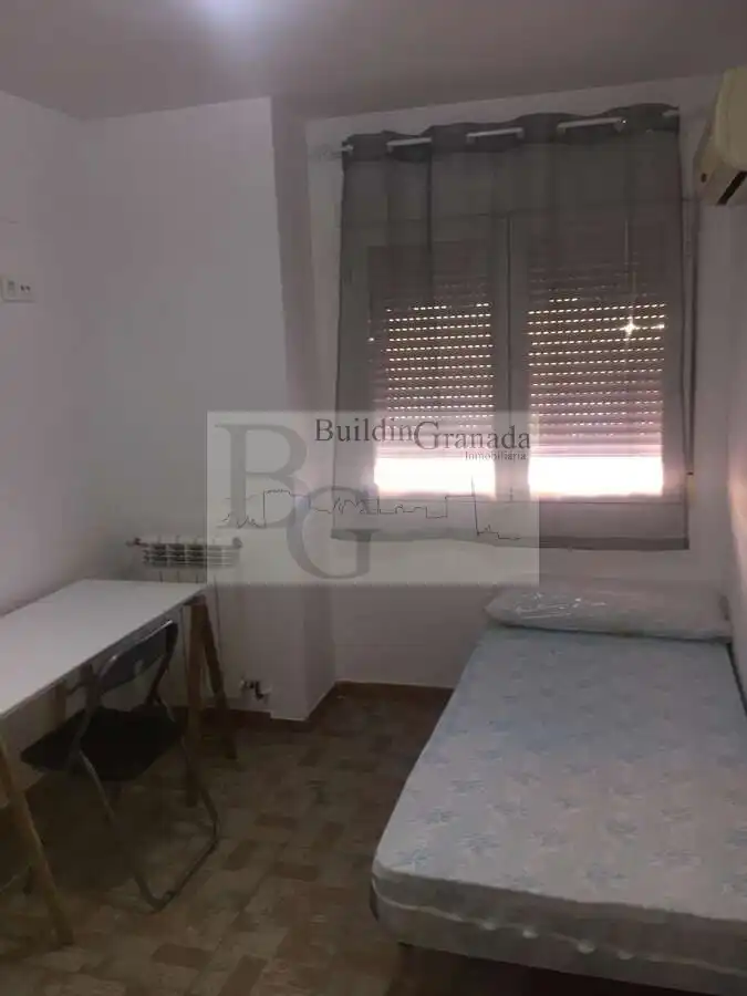 Habitación de Piso de alquiler en Granada con Calefacción, Terraza y Amueblado