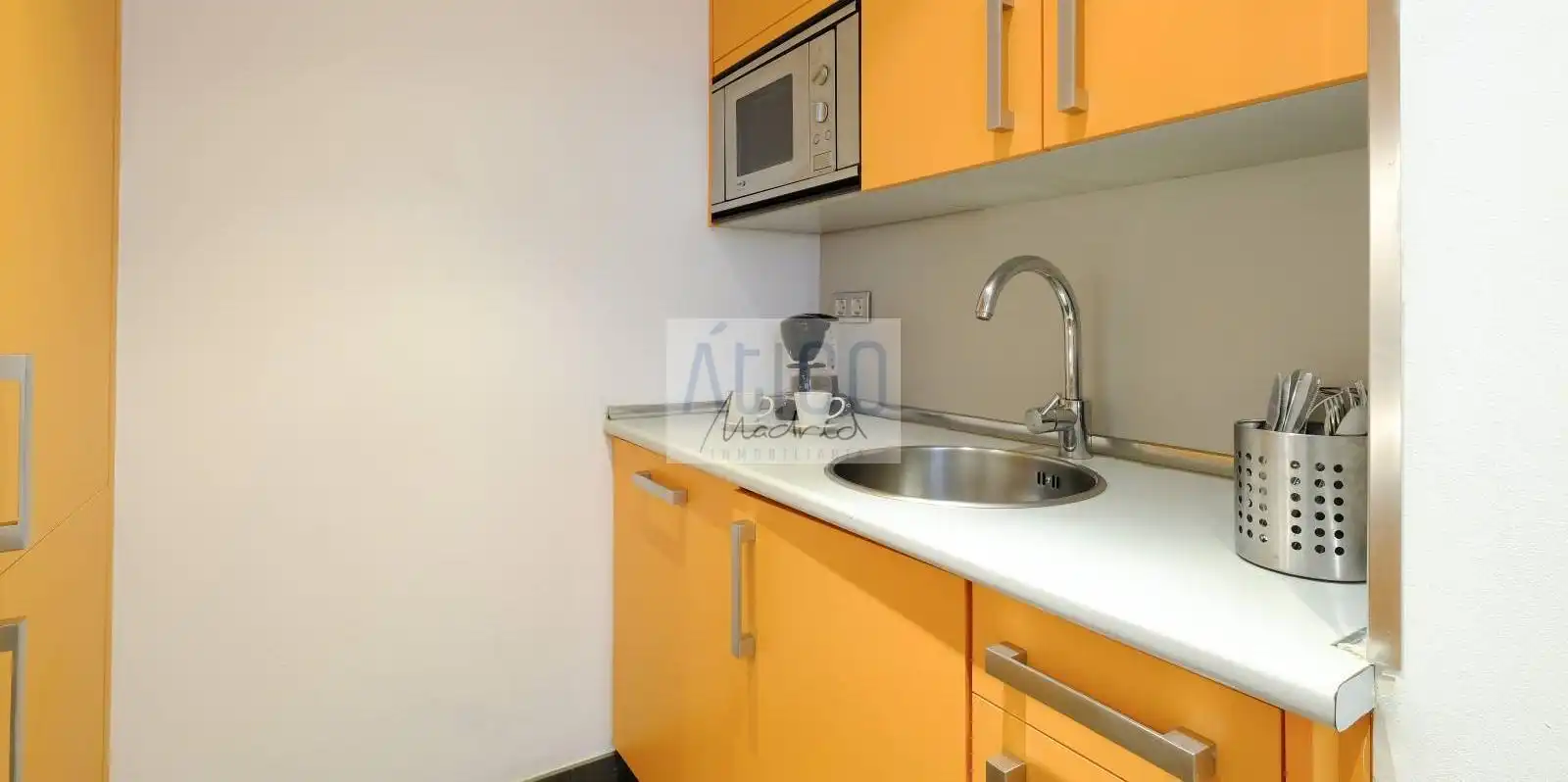 Cuina de Apartament de lloguer en Madrid amb Aire condicionat, Calefacció i Terrassa