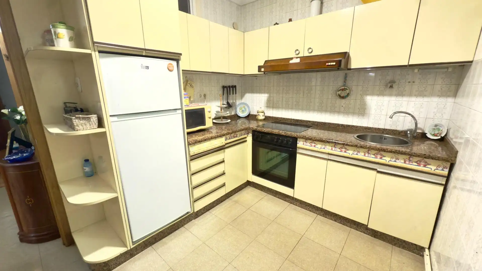 Kitchen of Houses for sale in Ourense Capital   with Private garden, Terrace and Furnished