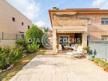 Maison mitoyenne avec jardin à vendre à Carrer CAP DE SALOU