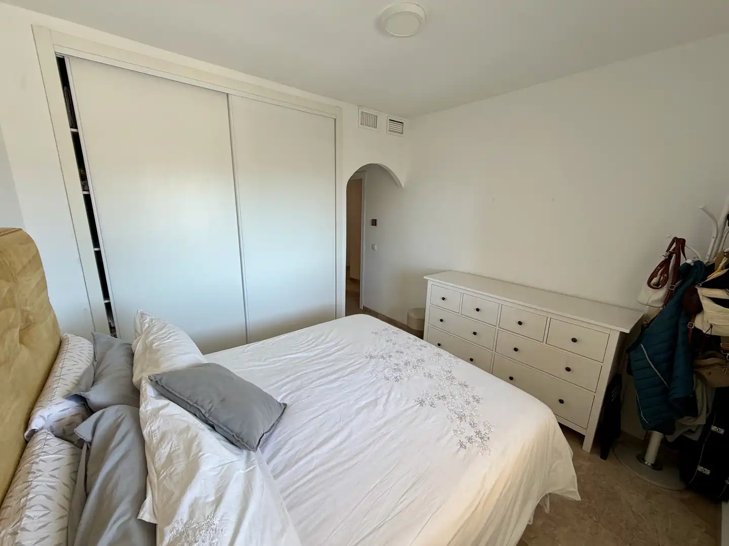 Habitación de Apartamento en venta en Estepona con Aire acondicionado, Terraza y Trastero