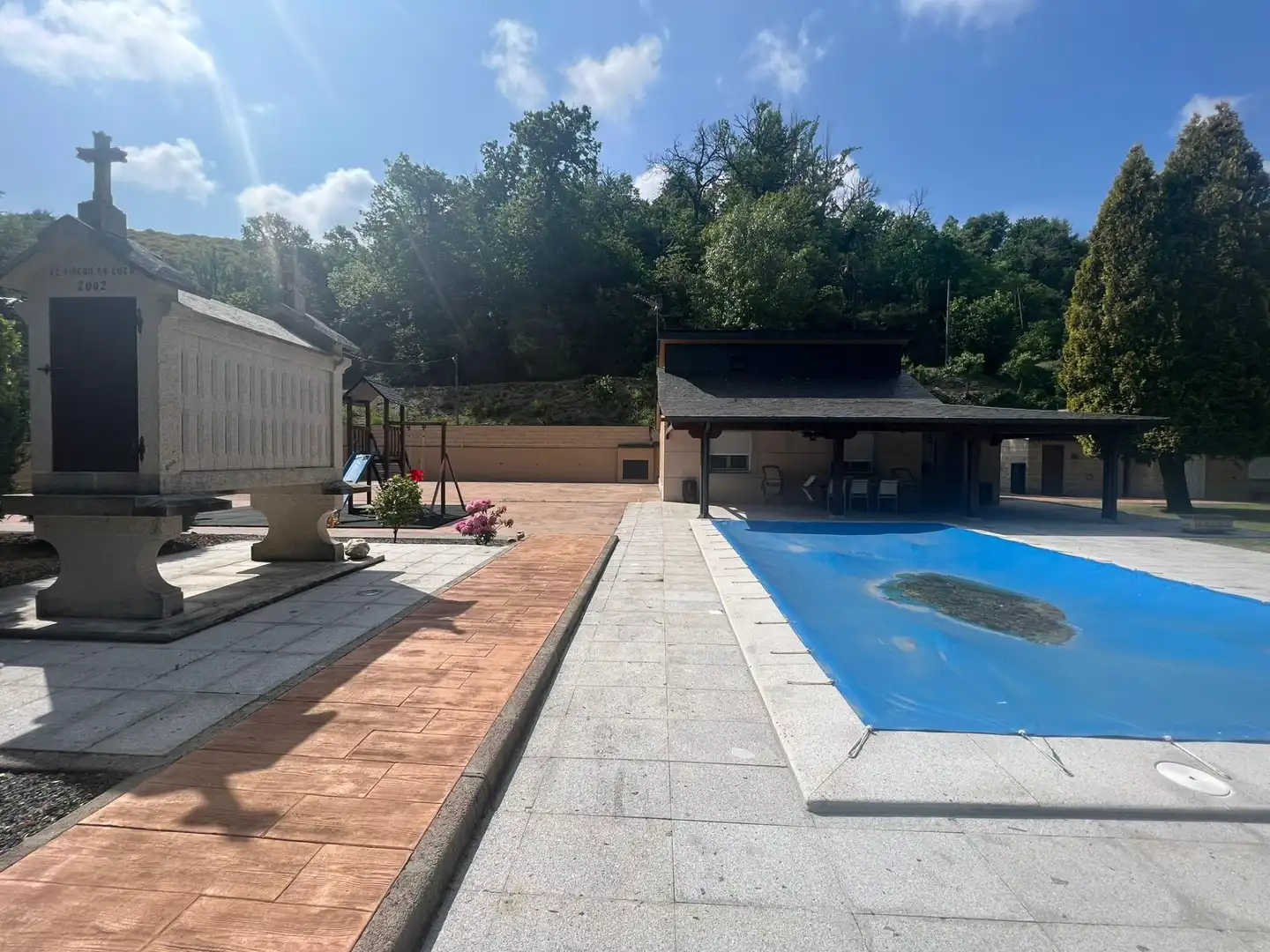 Piscina de Casa o xalet en venda en Ponferrada amb Jardí privat i Moblat