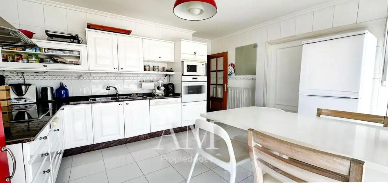 Cocina de Dúplex en venta en Nigrán con Calefacción, Terraza y Trastero