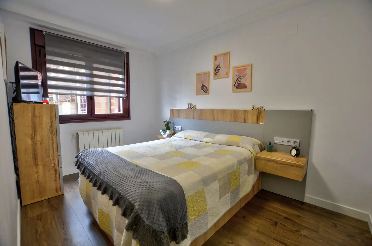 Habitación de Piso en venta en Oviedo  con Aire acondicionado, Calefacción y Jardín privado