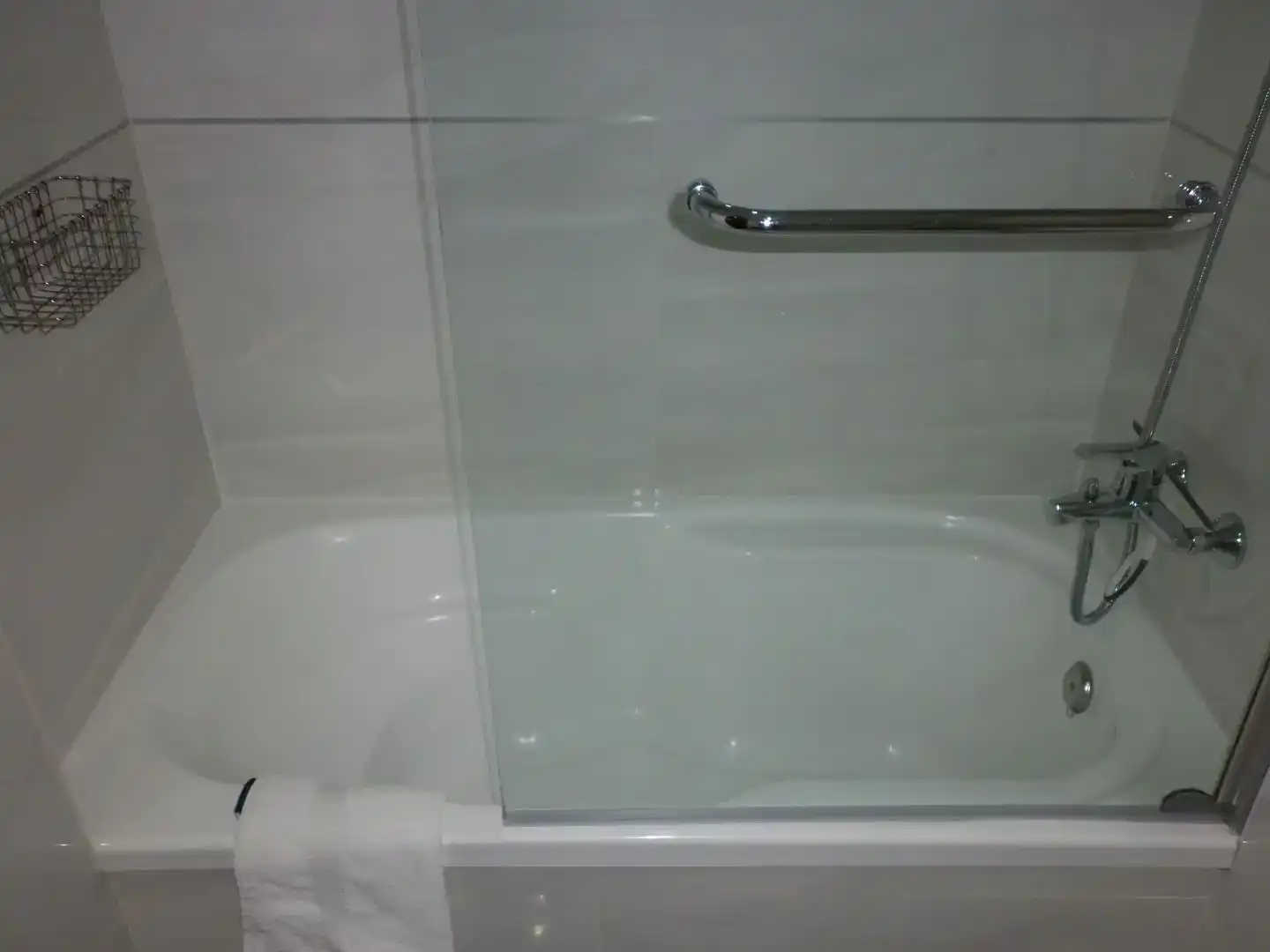 Bany de Apartament de lloguer en Dos Hermanas amb Aire condicionat, Moblat i Balcó