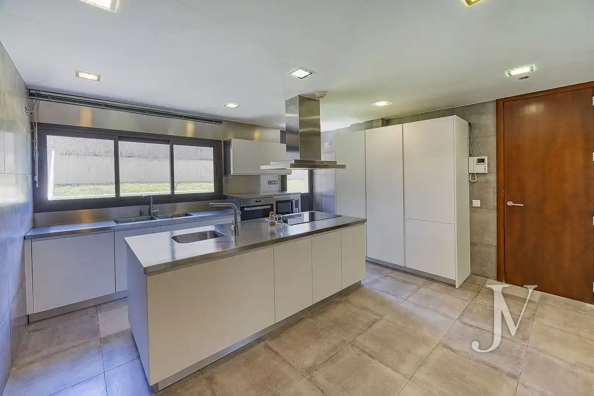 Cocina de Casa o chalet en venta en Madrid con Aire acondicionado, Calefacción y Jardín privado
