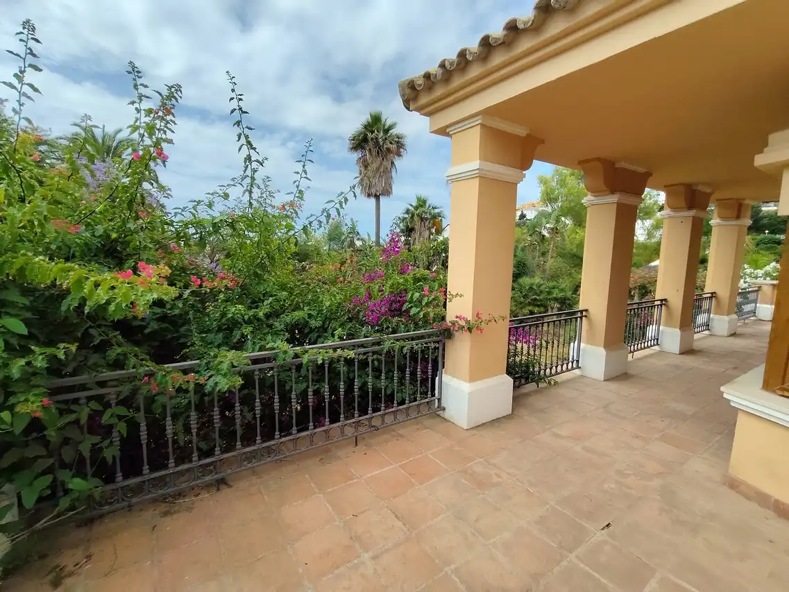 Terrassa de Casa o xalet en venda en Estepona amb Jardí privat, Terrassa i Traster