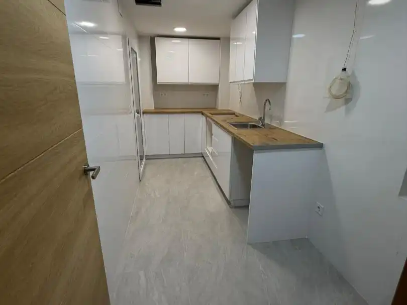 Küche von Wohnung zum Verkauf in Reus mit Klimaanlage, Terrasse und Balkon