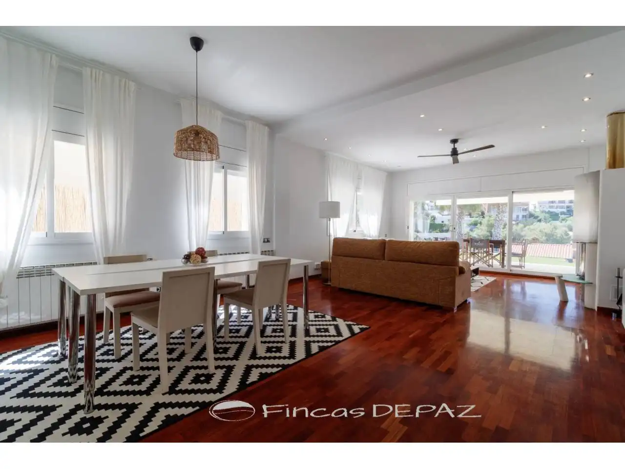 Sala de estar de Casa o chalet en venta en Sitges con Aire acondicionado, Calefacción y Parquet