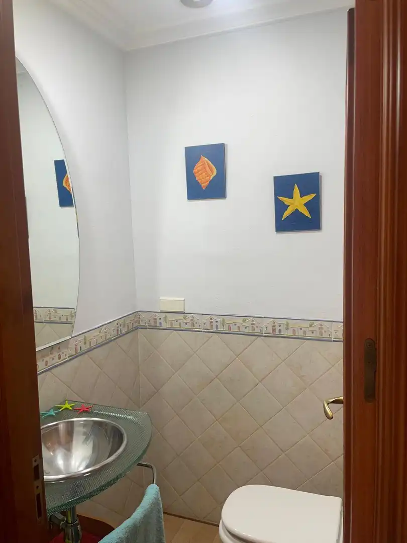 Bany de Casa adosada en venda en Elche / Elx amb Aire condicionat, Calefacció i Jardí privat