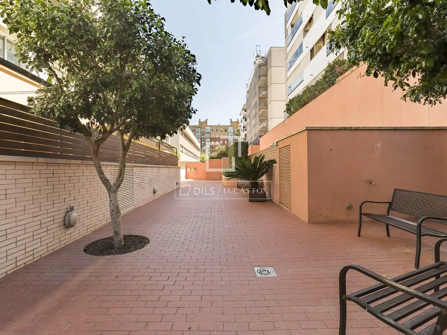 Exterior view of Flat for sale in Barcelona  with Air Conditioner, Terrace and Storage room