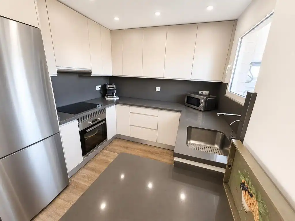 Cuina de Apartament en venda en El Campello amb Jardí privat, Terrassa i Piscina comunitària