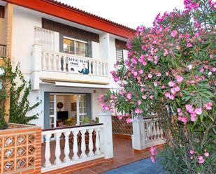 Exterior view of Single-family semi-detached for sale in Punta Umbría  with Terrace and Balcony