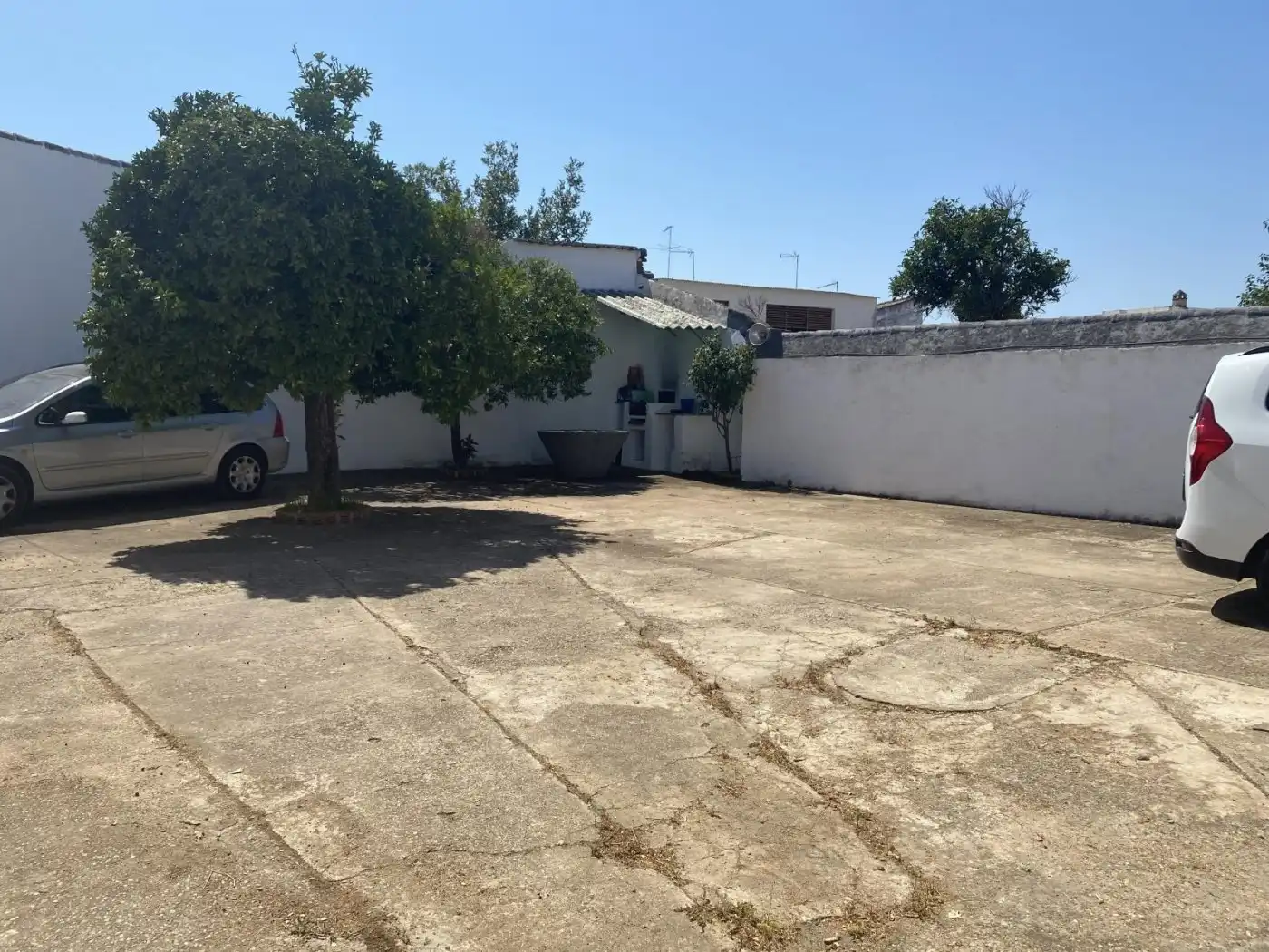 Aparcament de Casa o xalet en venda en El Pedroso amb Terrassa, Traster i Balcó